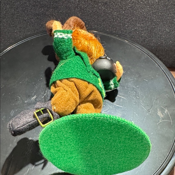 Annalee 2003 Dancing Leprechaun With Pot of Gold - Picture 5 of 6